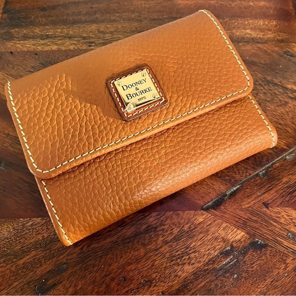 New! Dooney & Bourke Caramel Pebble Leather Tri-Fold Wallet w/Coin Purse - Picture 1 of 4